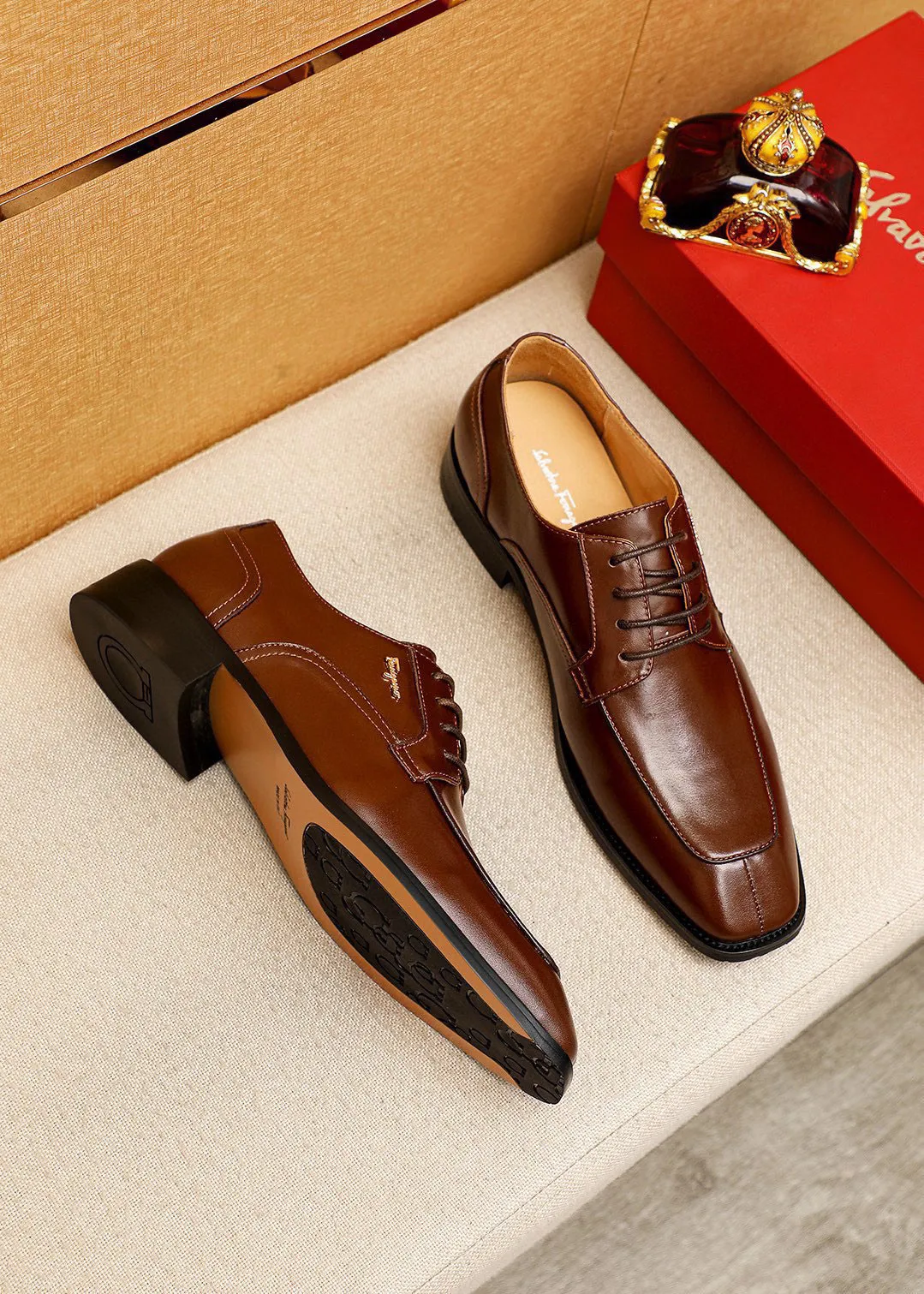 Men's shoes 💰442 💐 Product trademark: Ferragamo "Ferragamo" business leather shoes Regular size: 38-44 (45.46🉑️customized) Product materials: Selected imported first-layer calfskin upper + luxury hardware buckle, imported water-dyed cow leather lining. Strong three-dimensional visual effect, original combination outsole Color: 2⃣️colors available